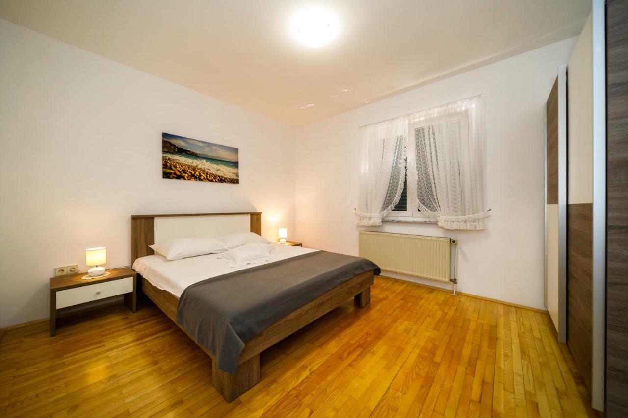 Apartment Anton คิร์ก ภายนอก รูปภาพ