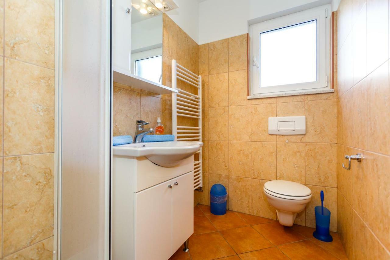 Apartment Anton คิร์ก ภายนอก รูปภาพ
